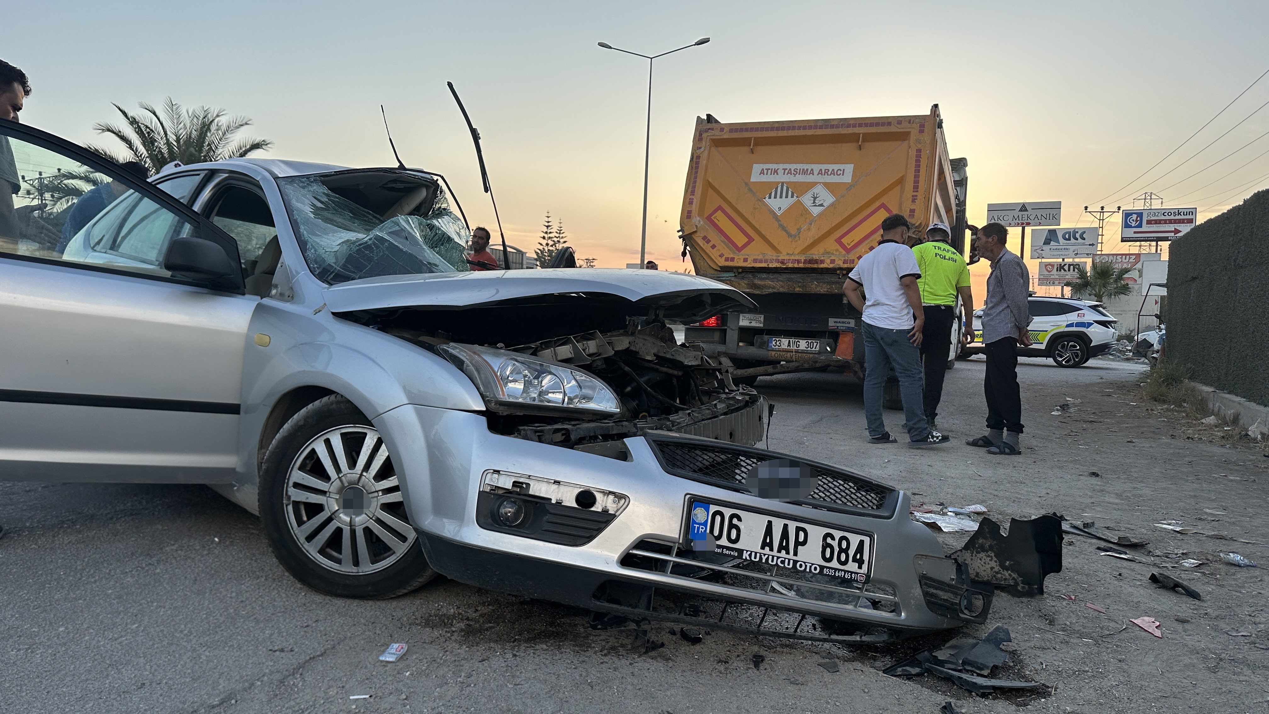 Adana’da feci kaza: 2 infaz koruma memuru hayatını kaybetti, 1 kişi yaralandı
