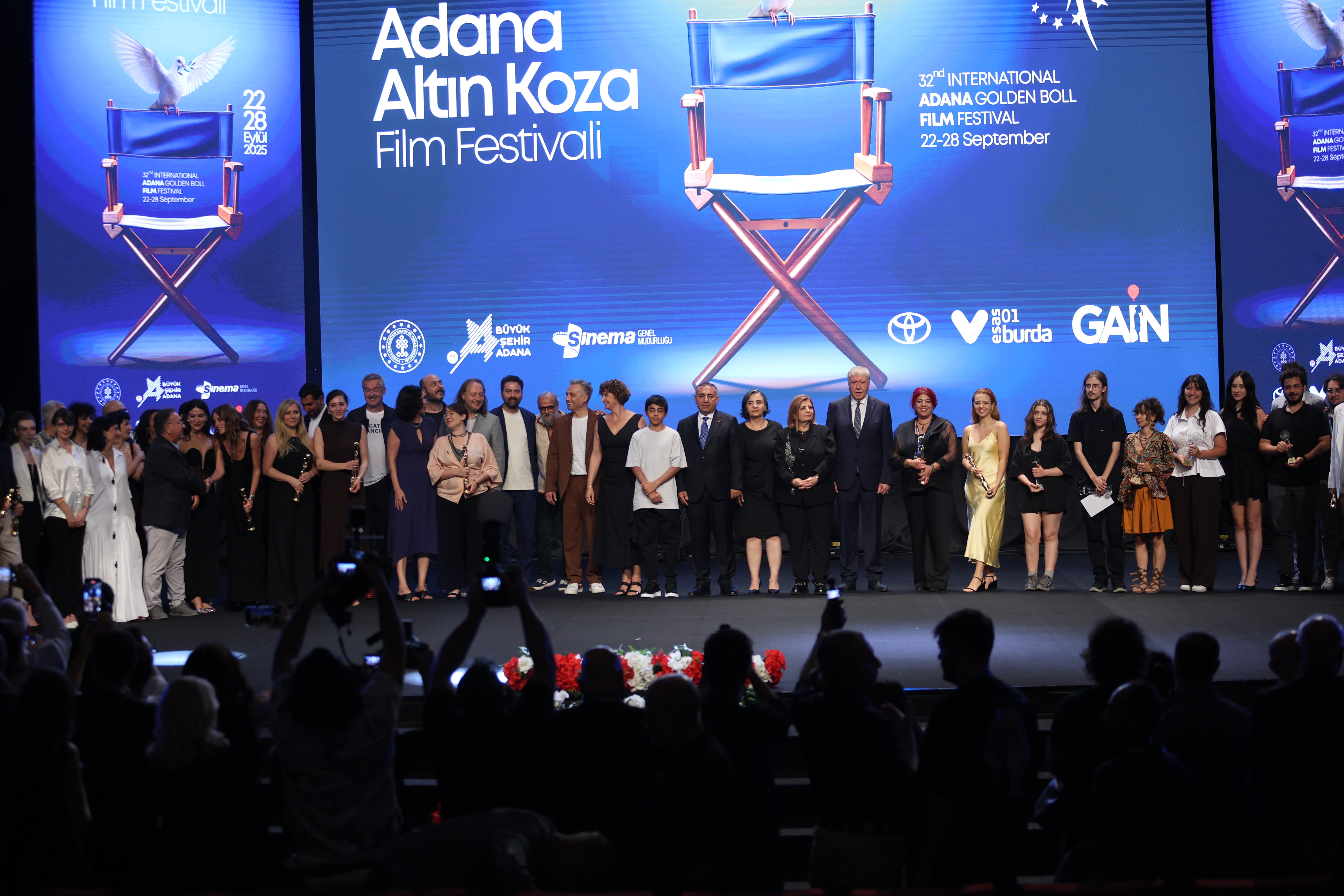 ‘O Da Bir Şey Mi’ Altın Koza’ya damga vurdu: 8 ödül birden aldı