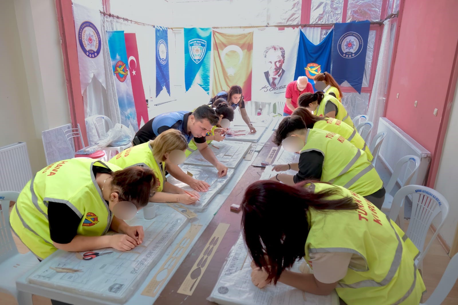 Adana'da çocuklara model uçak ve robotik kodlama kursu