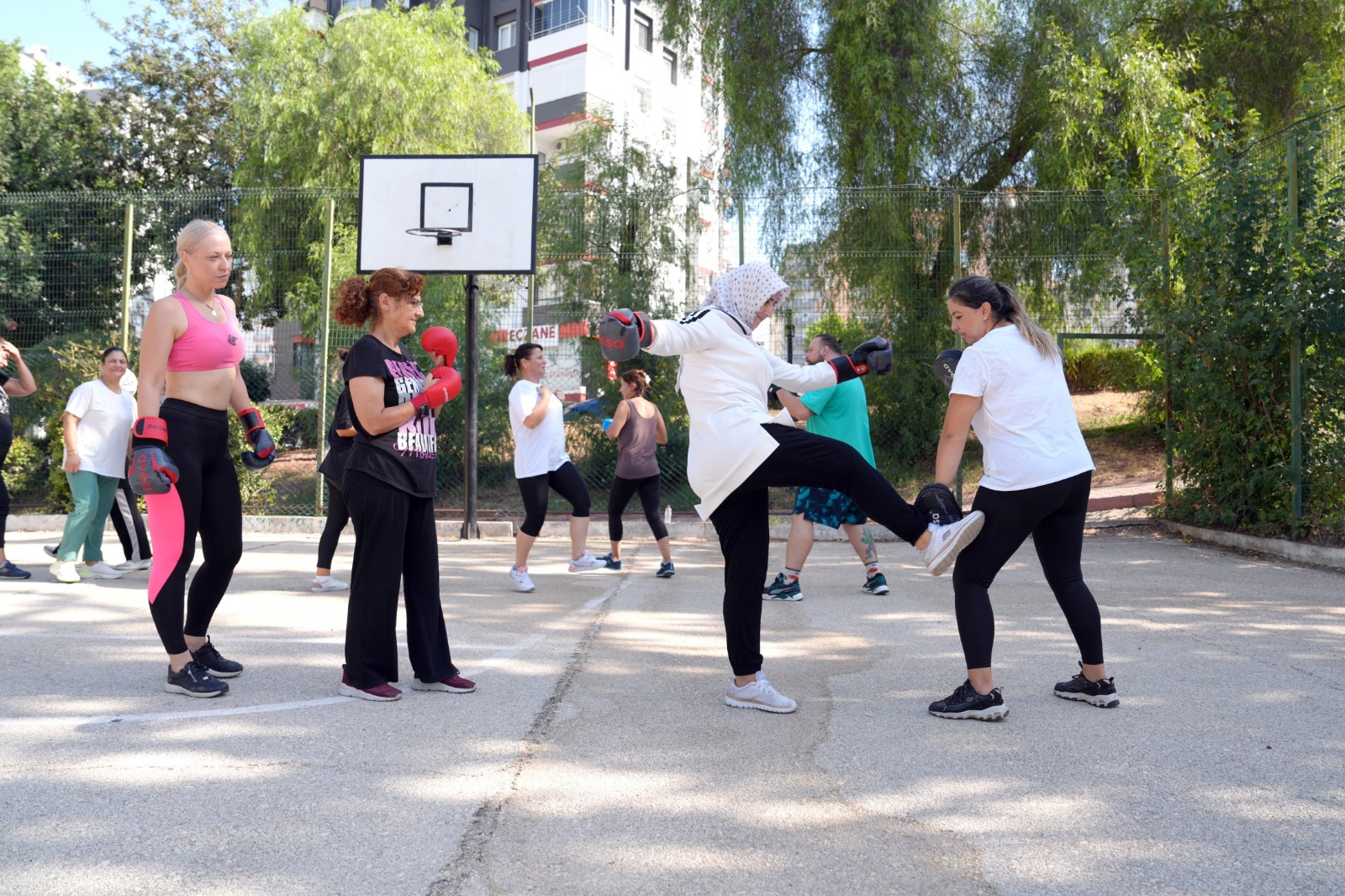 Çukurovalı kadınlar güne sporla başlıyor