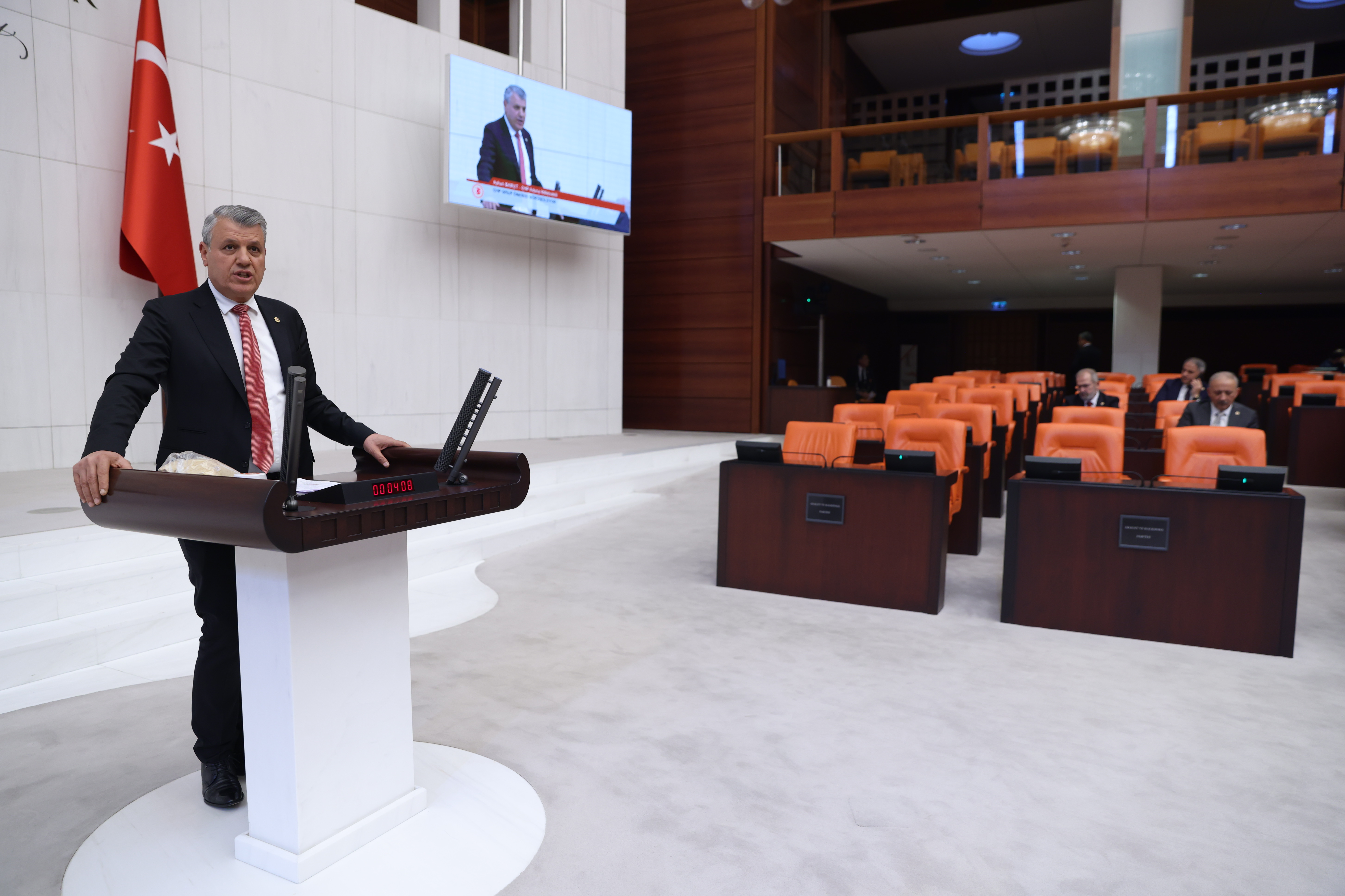 Ayhan Barut: "AKP ülkeyi batırdı"