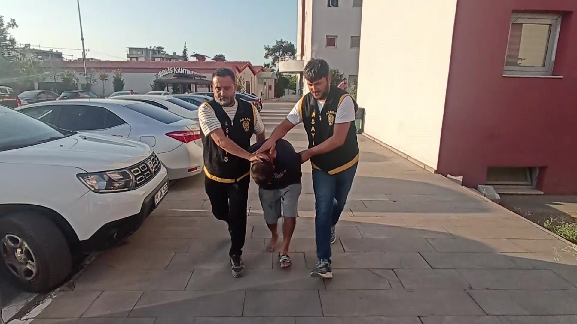 Hırsızlıktan 50 yıl hapis aldı, kovalamacayla yakalandı