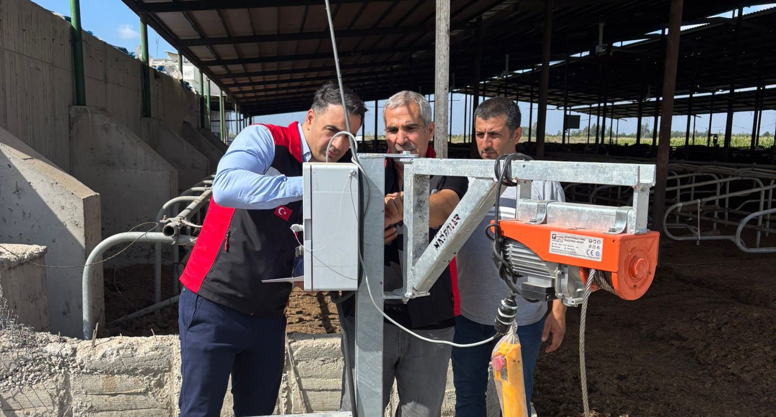 Adana’da hayvancılık işletmesine yapılan hibe destekleri yerinde incelendi