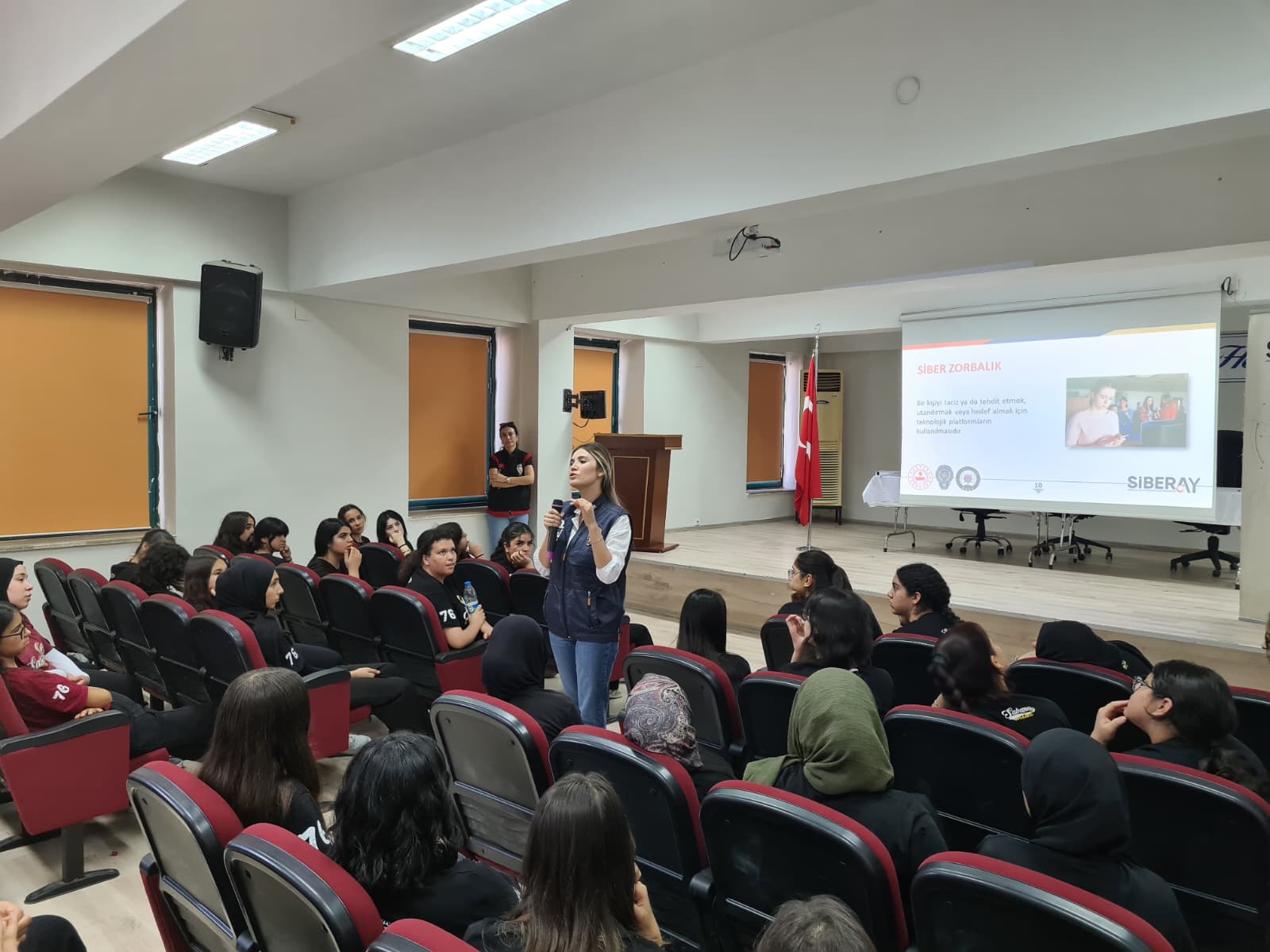 Adana Emniyetinden, öğrencilere dijital güvenlik eğitimi
