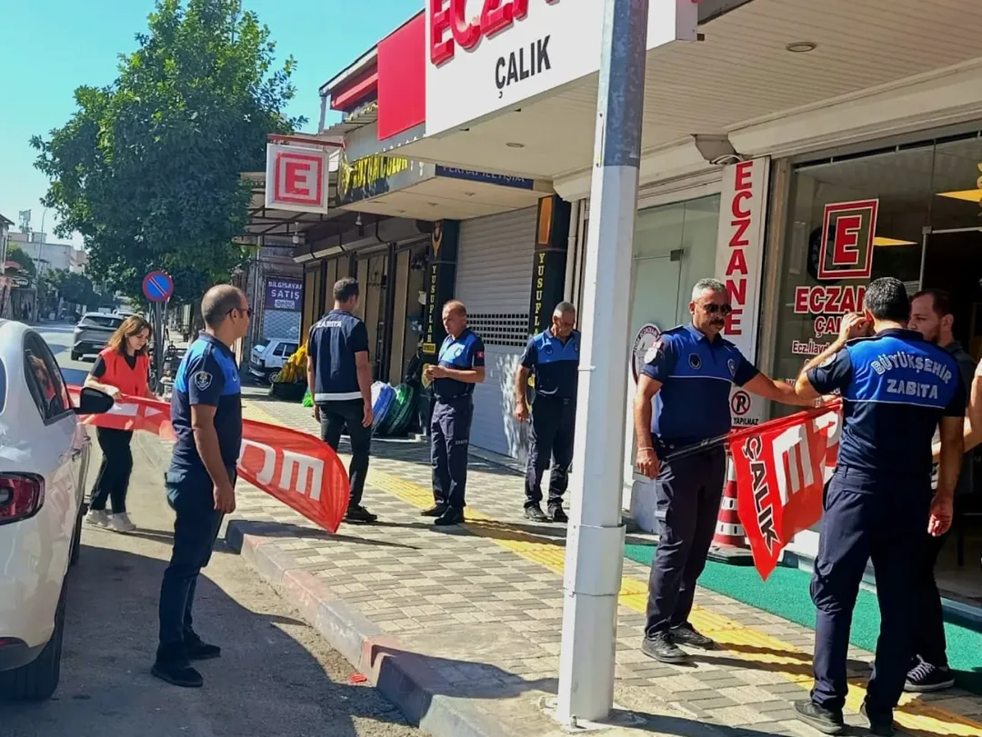 Ceyhan Zabıtasından, kaldırım işgallerine karşı denetim