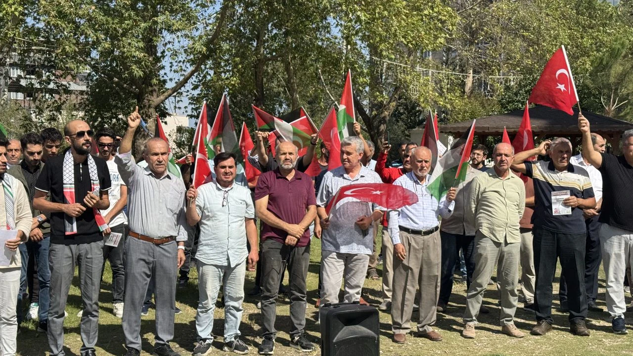 Adana’da, Sumud Filosu’na yapılan saldırı protesto edildi