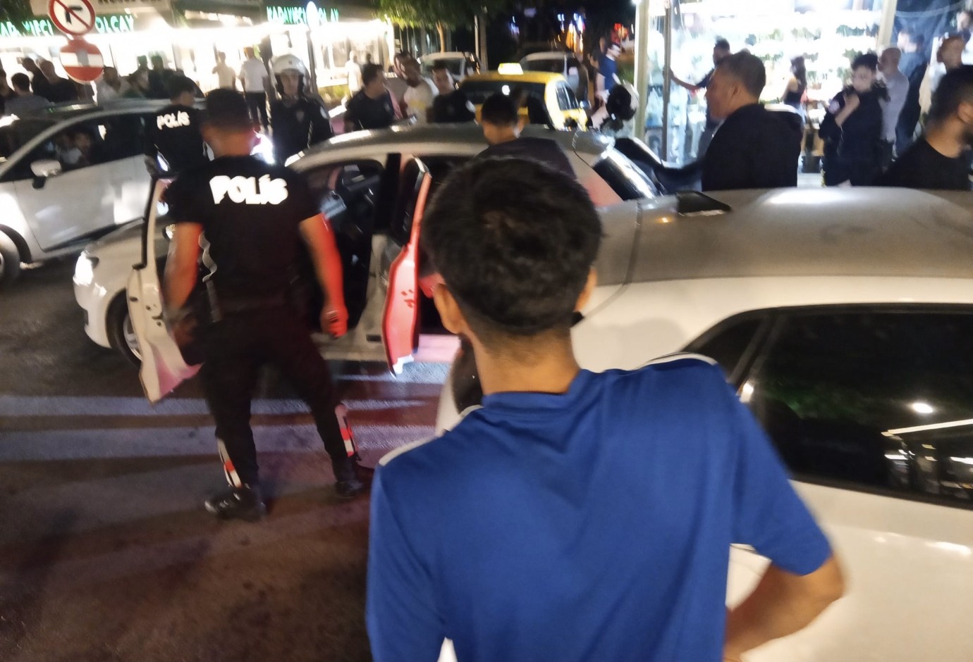 Toros Caddesi’nde, taksiciler birbirine girdi!