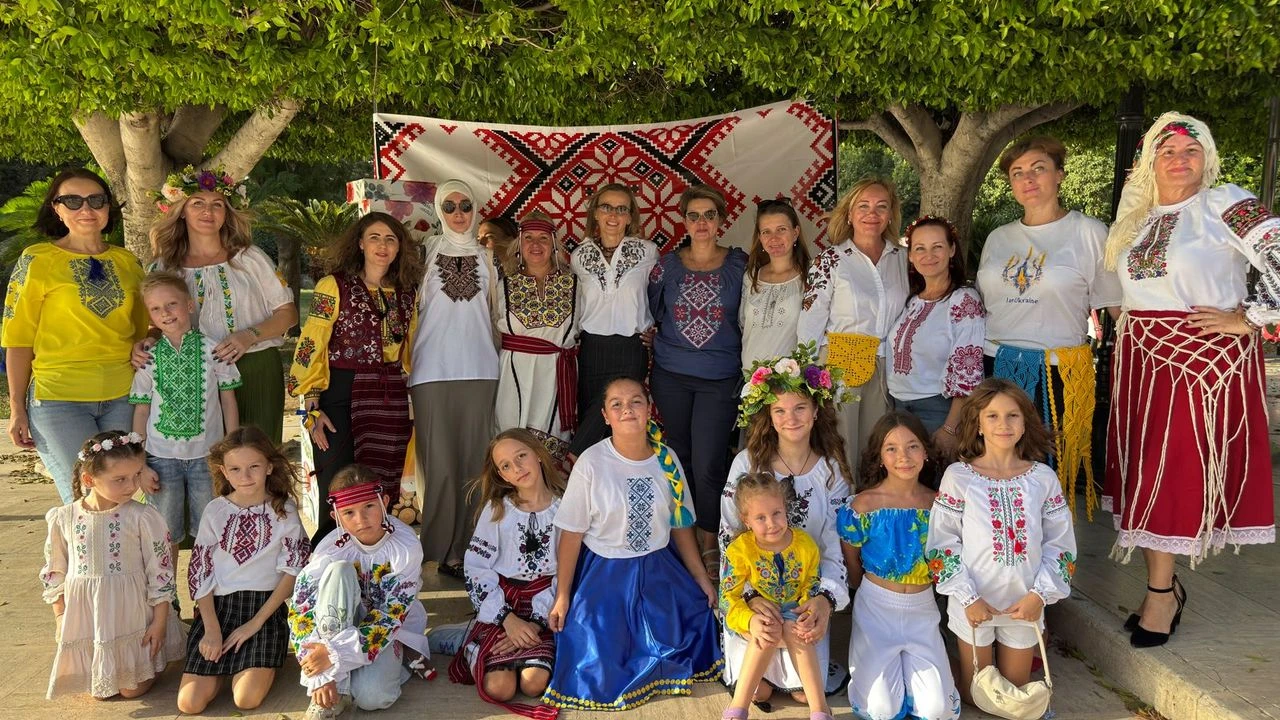 Adana’da, Ukraynalılardan renkli 'Kozaklık Günü' kutlaması