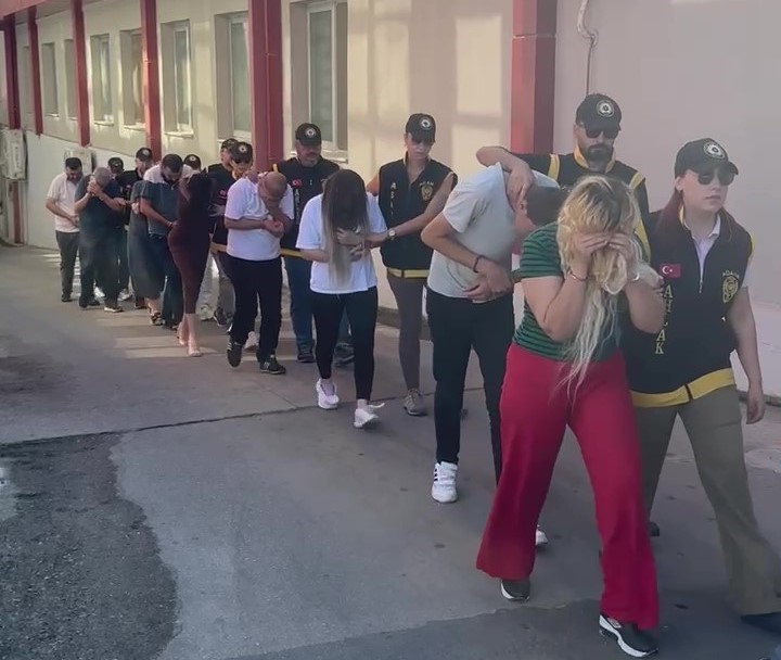 Adana'da fuhuş şebekesine operasyon: 14 kişi tutuklandı