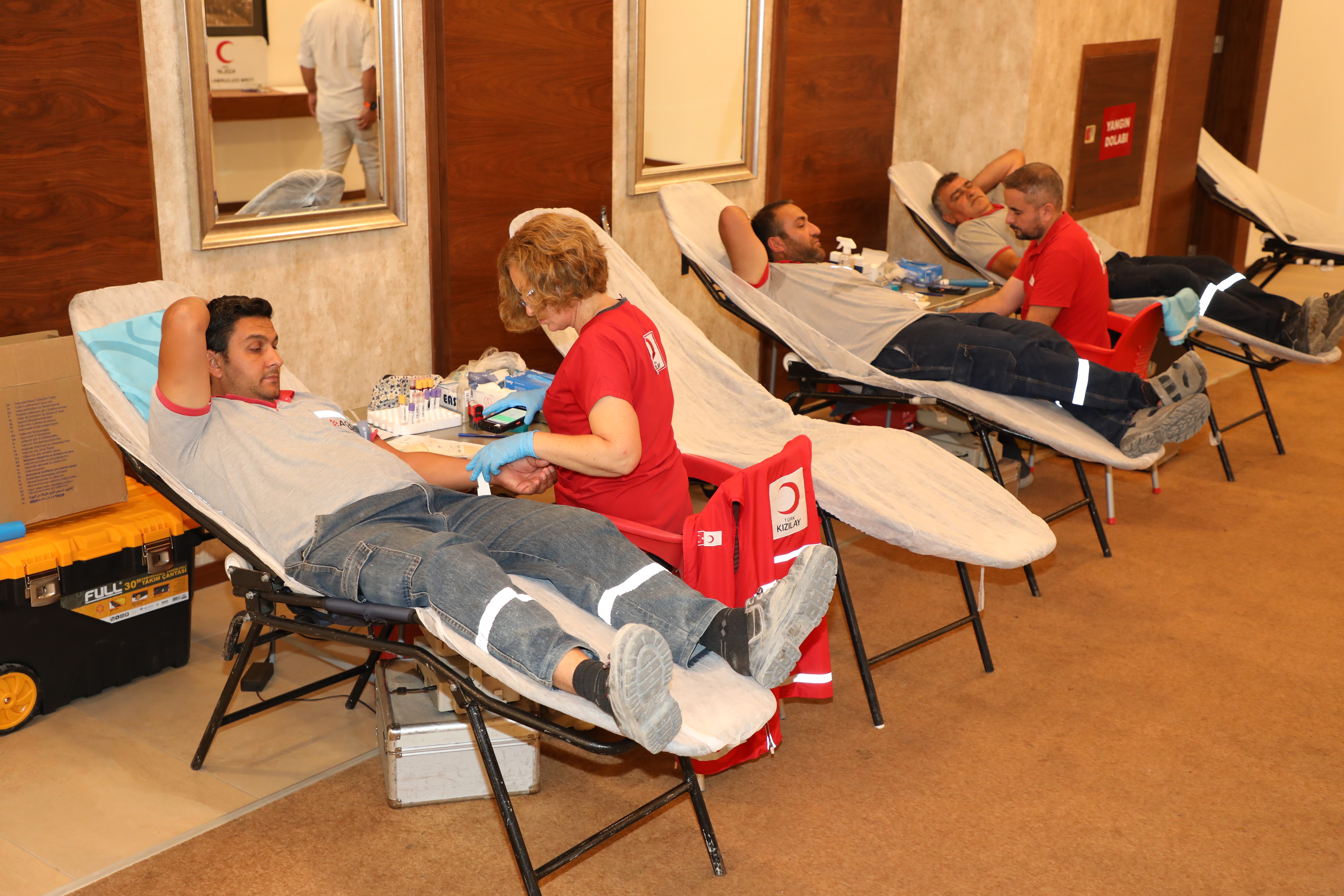 AOSB’de kan ve kök hücre bağışı kampanyasına yoğun ilgi   