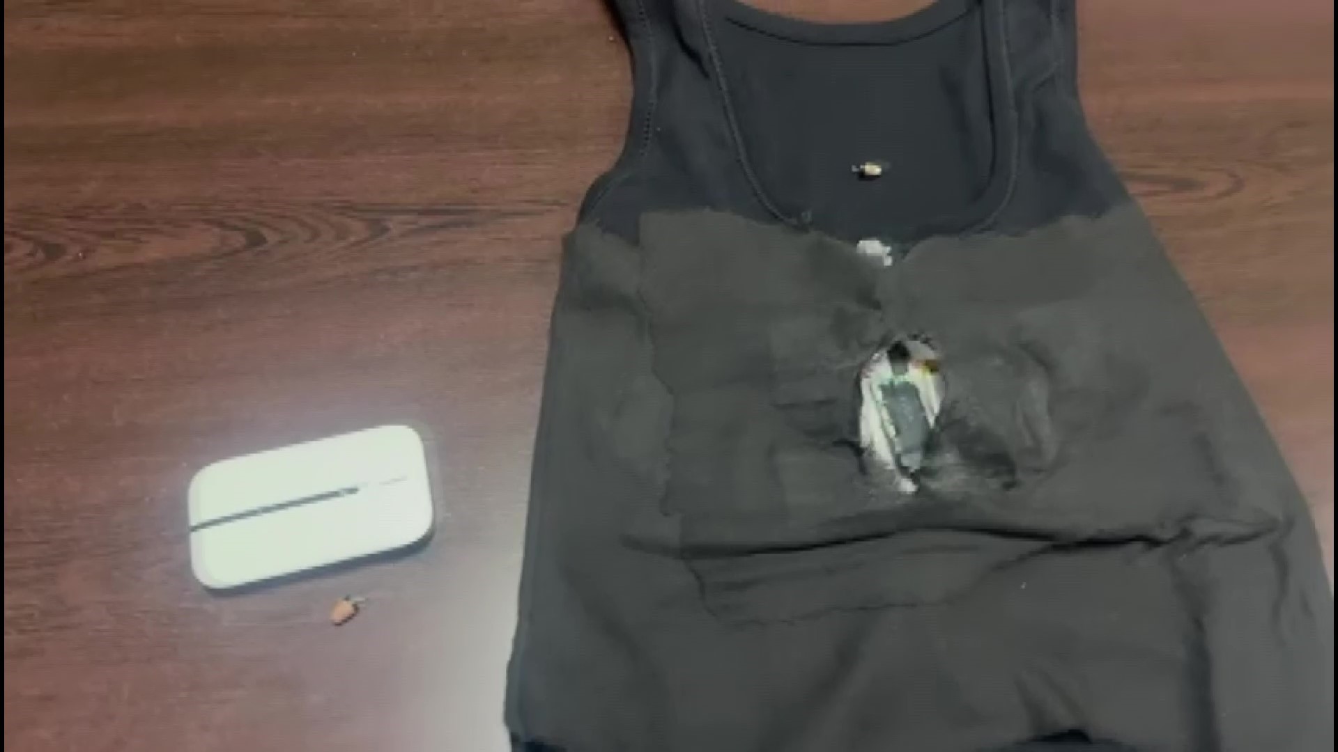 Adana’da, ehliyet sınavında iki kişi tişörte ve kemere kopya düzeneği yaptı!