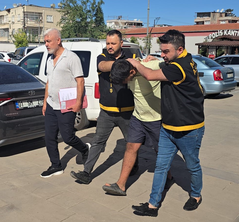 Hırsızlık anları kamerada: Parası bitince iş yeri soyan şüpheli tutuklandı