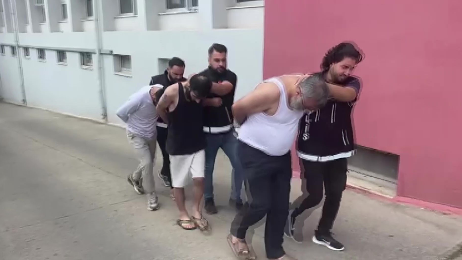 Adana'da 4 kilo metamfetamin yakalattılar, "Kahve içiyorduk" savunması yaptılar