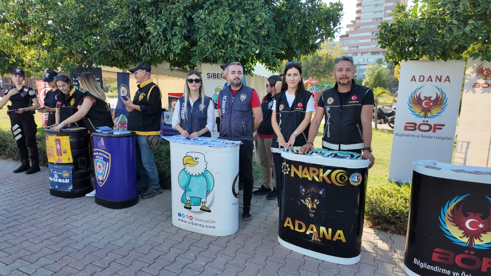 Adana Lezzet Festivali’nde, emniyet güçleri halkı bilgilendirdi