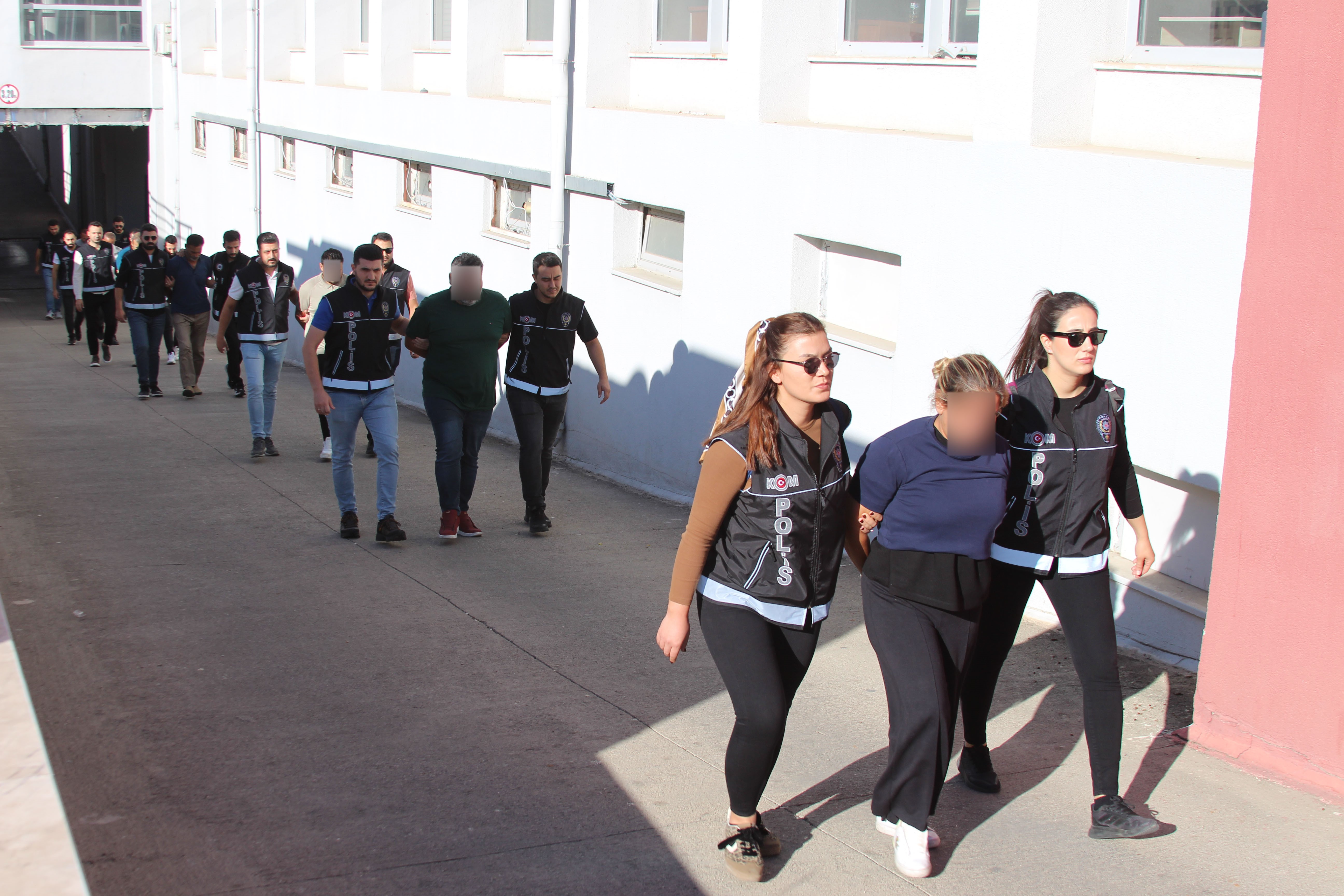 Adana'da sahte tapu vurgunu: 80 milyonluk dolandırıcılık şebekesi çökertildi