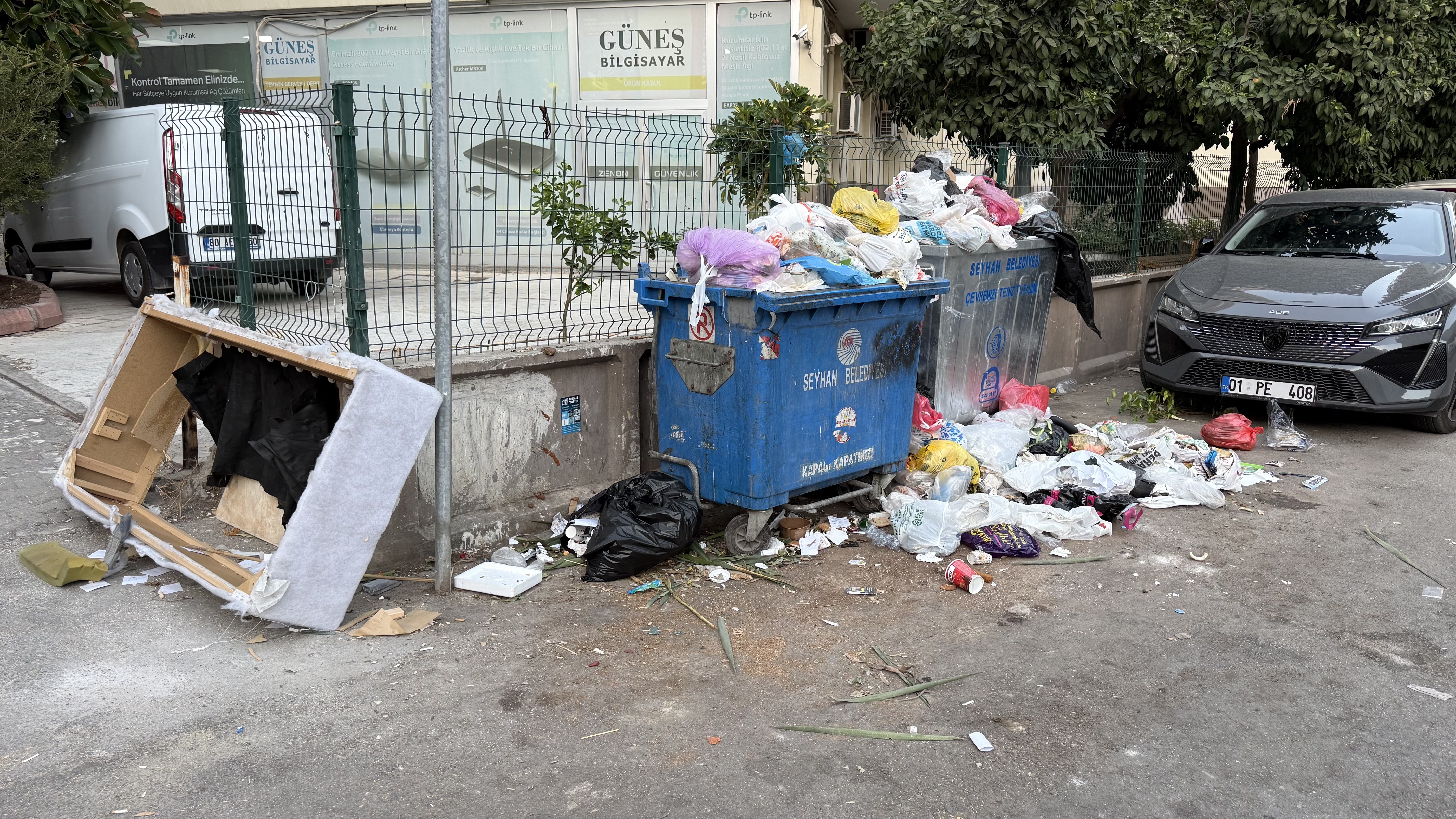 Seyhan'da çöp birikintileri oluştu