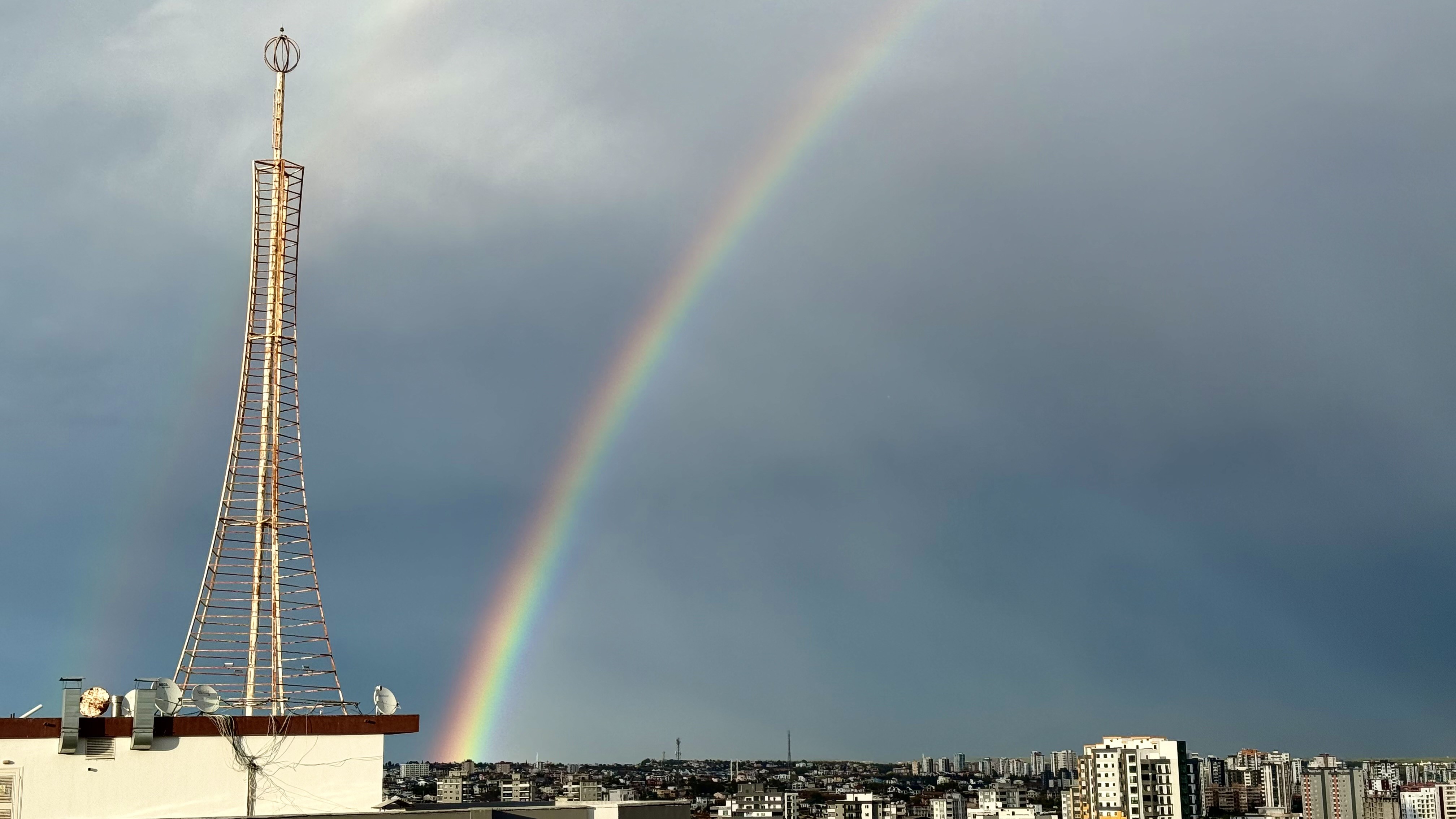 Yağmur sonrası oluşan gökkuşağı hayran bıraktı