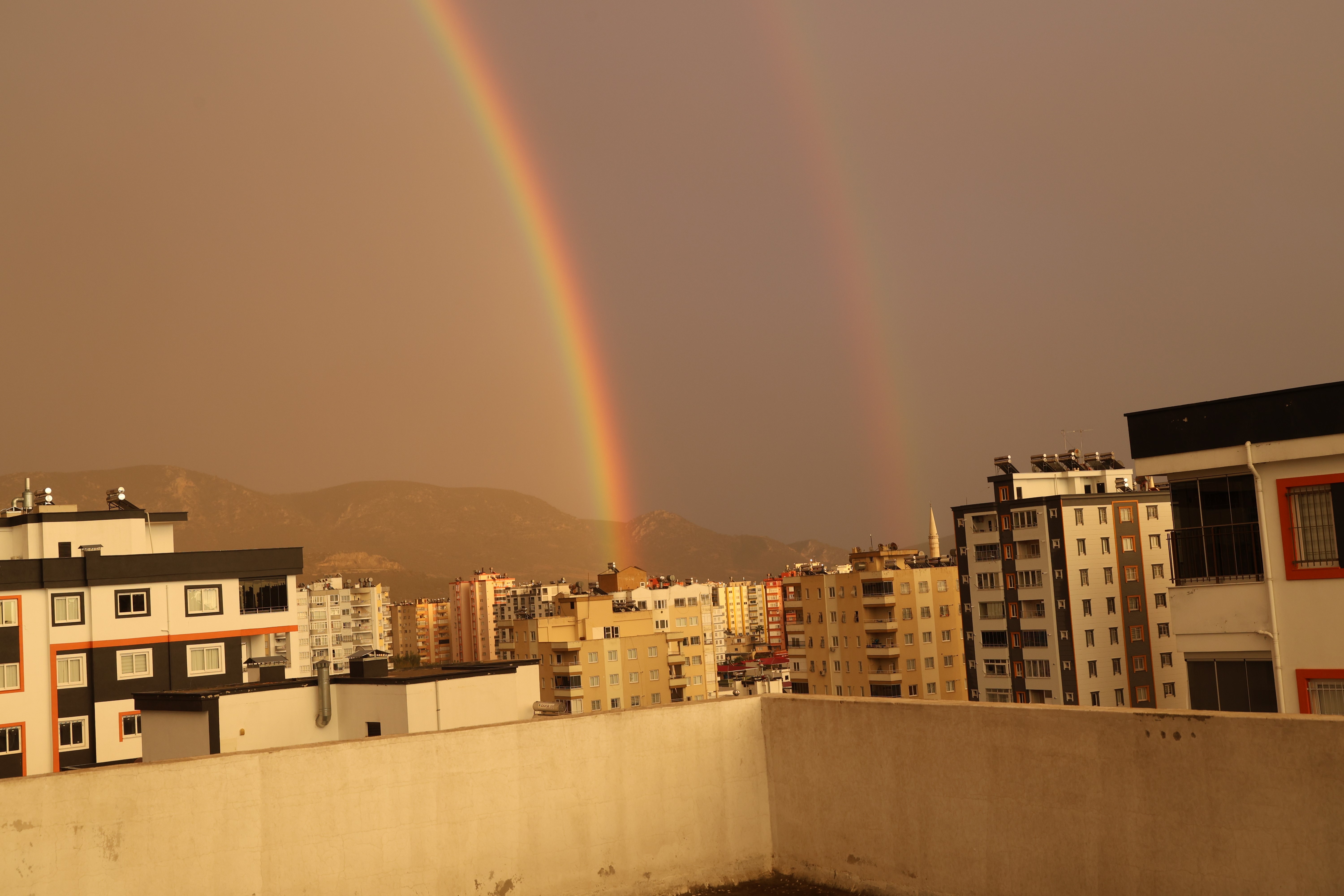 Kozan’da, çifte gökkuşağı şöleni yaşandı