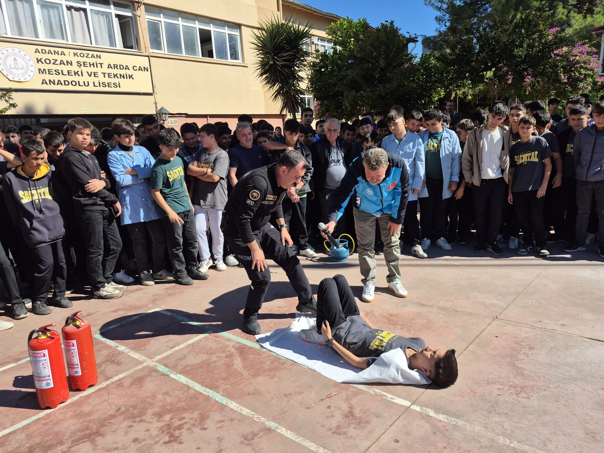 Öğrenciler deprem ve yangın tatbikatı yaptı