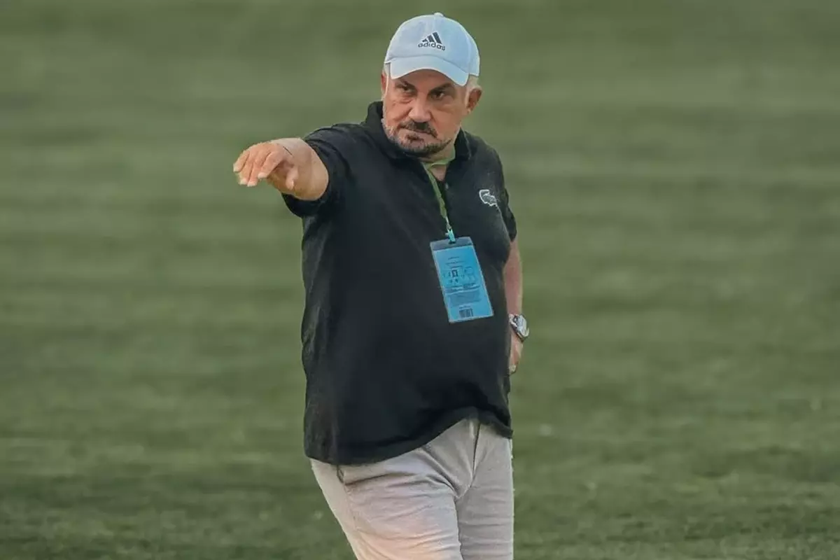 Lokantada mahsur kalan takımının hesabını ödeyen Yüksel Yeşilova, zehir zemberek sözlerle görevini bıraktı