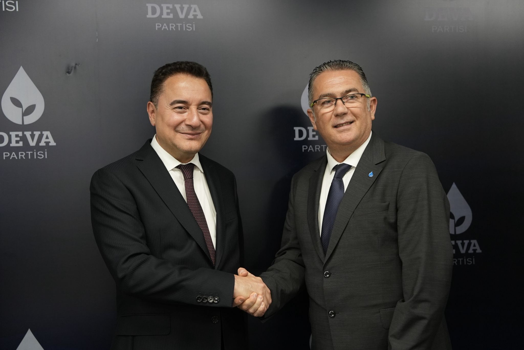 DEVA Partisi Adana’da yeni dönem: İl Başkanlığına Özcan Tezgelmiş atandı