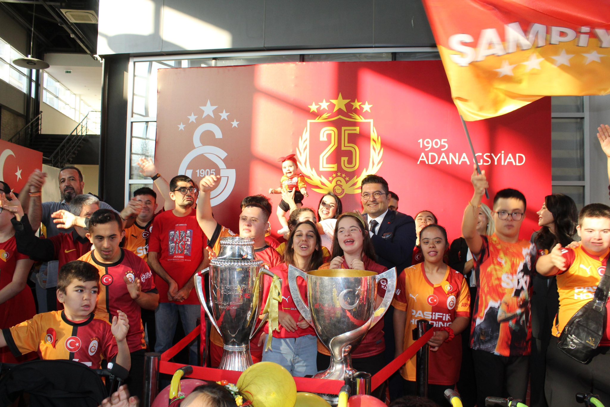 Engelsiz kalplerden, Galatasaray temalı resim sergisi