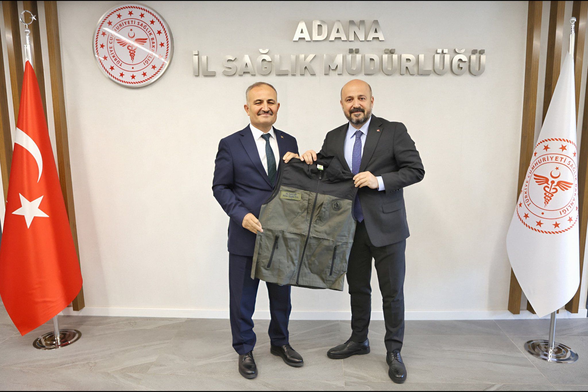 Adana İl Sağlık Müdürü Nacar’a, anlamlı hediye