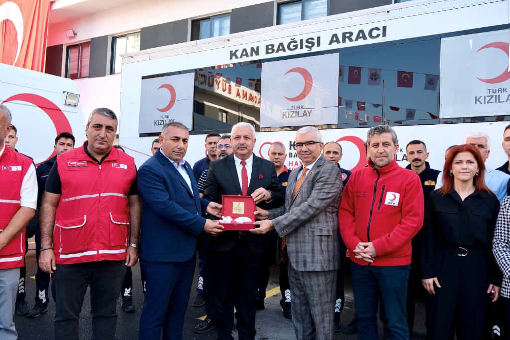 Adana İtfaiyesi, Kızılay’a kan bağışı desteği verdi