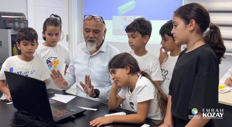 Çukurova Belediyesi'nden çocuklara 3D yazıcı etkinliği