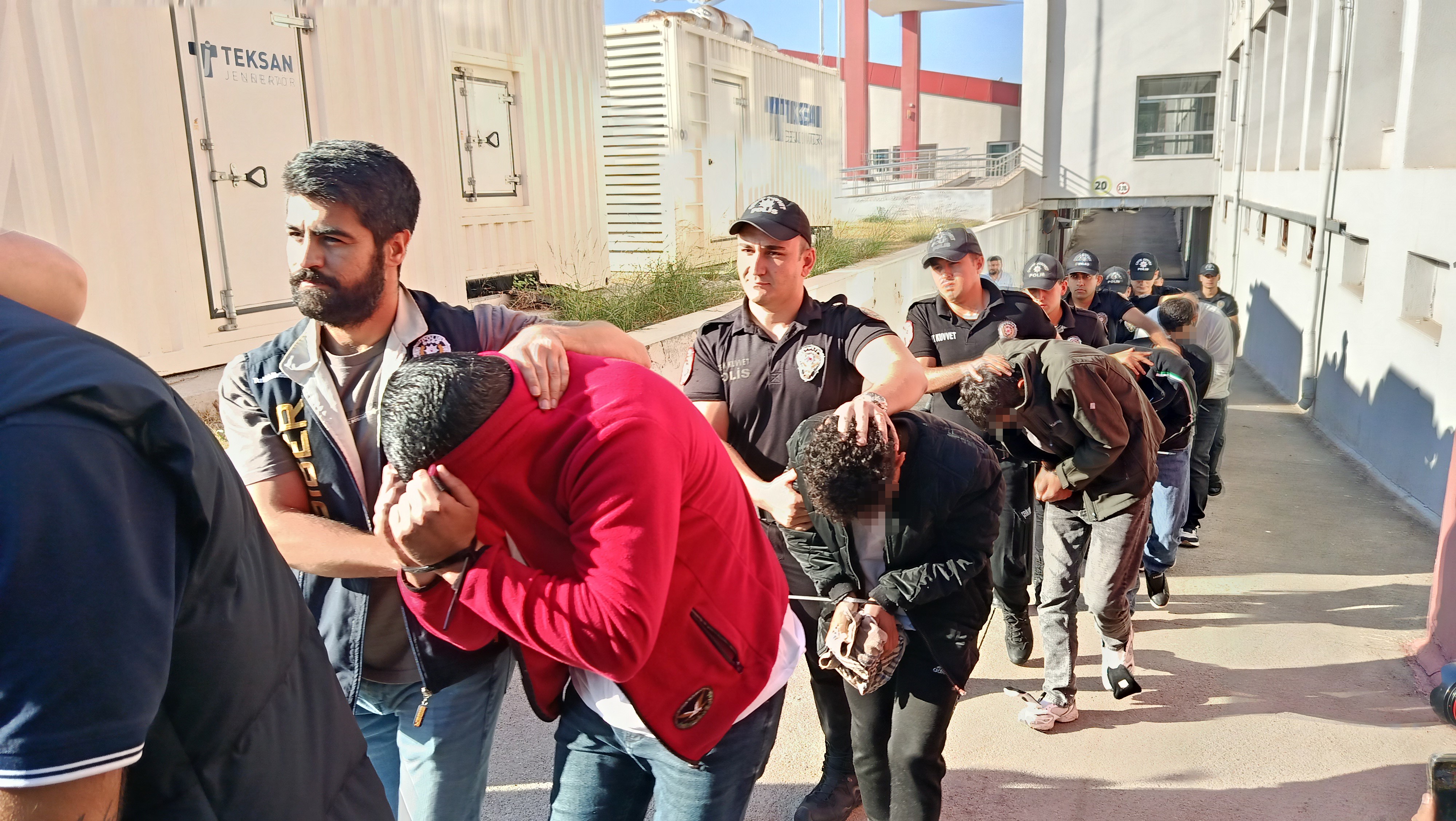 150 milyonluk yasadışı bahsi yöneten şebeke çökertildi: 18 kişi tutuklandı