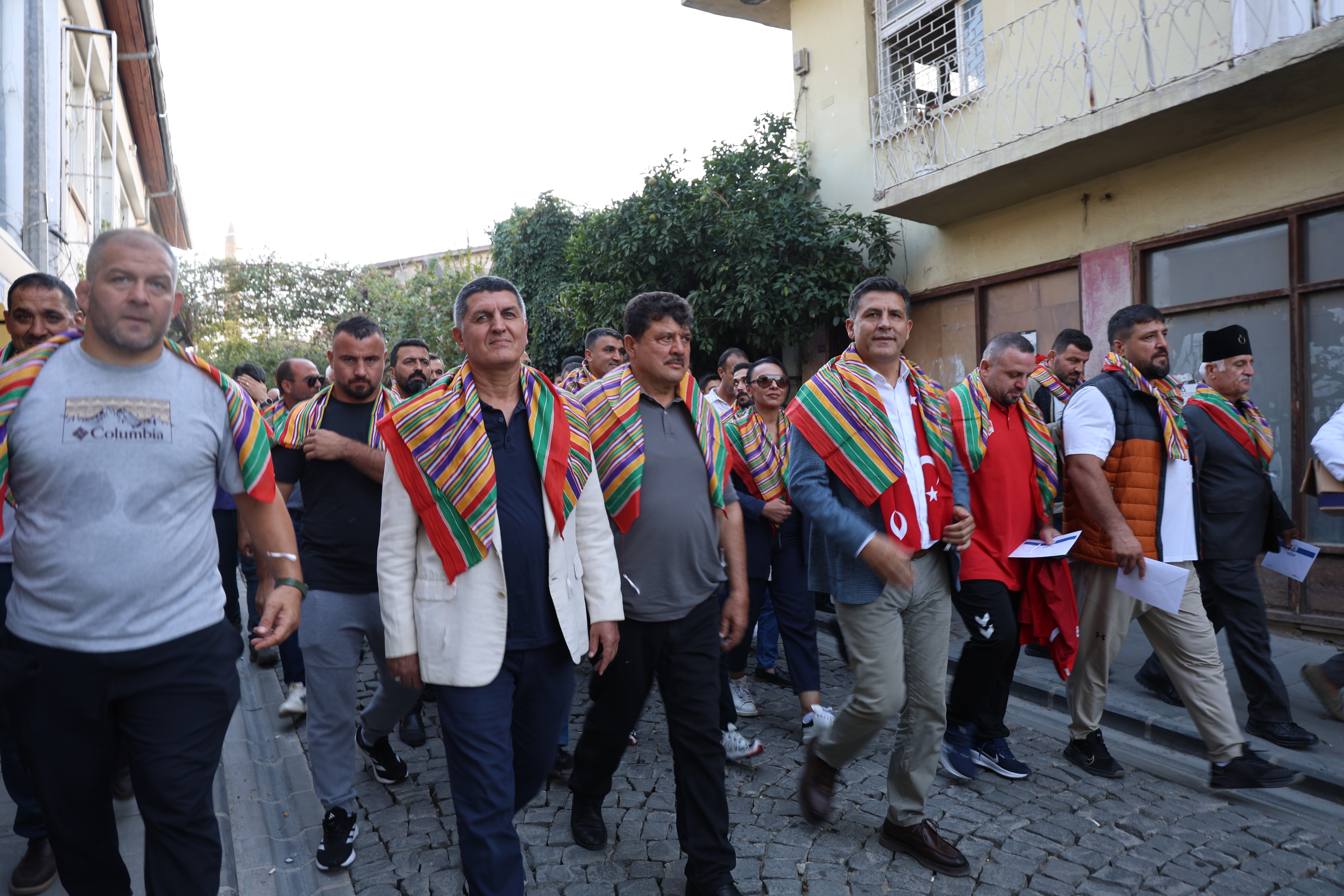 İsmet Atlı Karakucak Güreşleri, şampiyonlar kortejiyle başladı