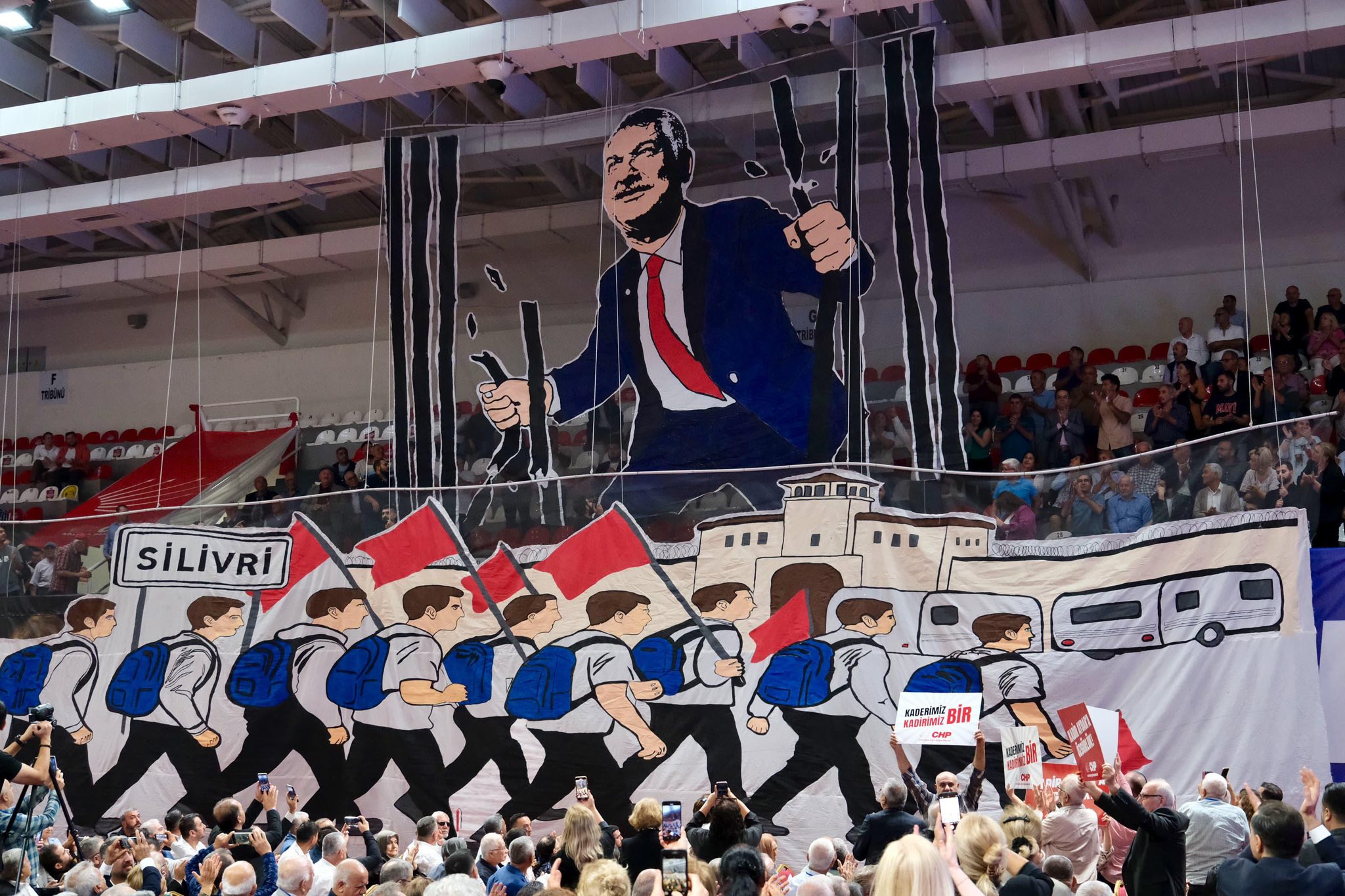 Zeydan Karalar, CHP Adana 39. Olağan İl Kongresi'nin hayırlı olmasını diledi