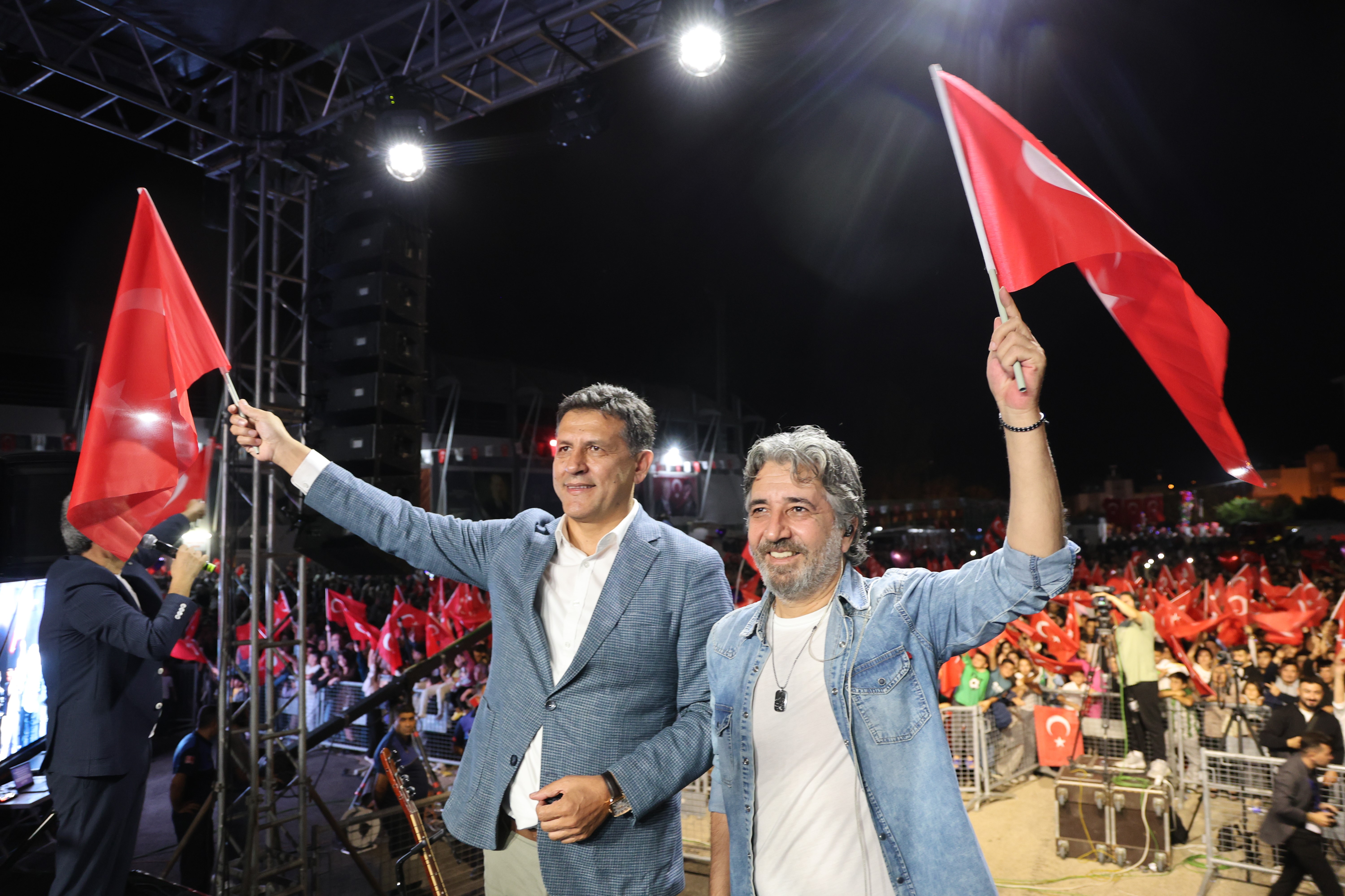 Ali Kınık, Kozan'da konser verdi