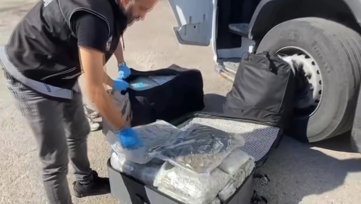 80 milyonluk uyuşturucu yakalatan şüpheli: "Arkadaşım 'götürür müsün' dedi, ben de kıramadım"