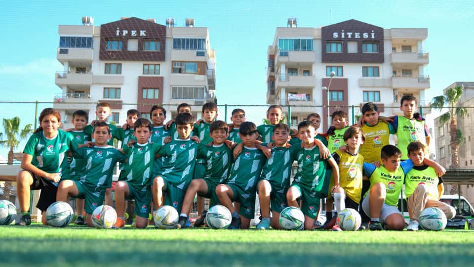 Ceyhan Belediyesi’nin Ücretsiz Futbol Kursları Yoğun İlgi Görüyor