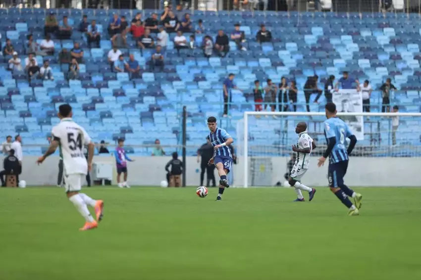 Adana Demirspor’da kriz derinleşti: Futbolcular antrenmana çıkmadı!