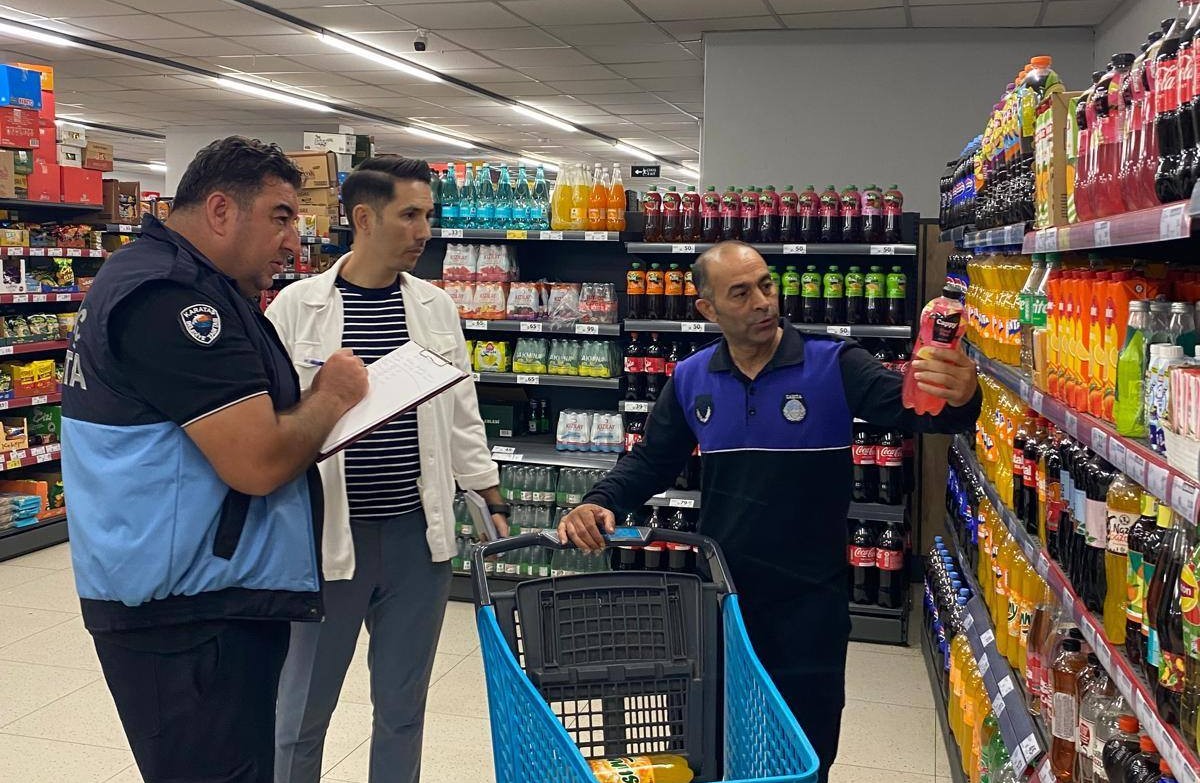 Karataş’ta, marketlere zabıta denetimi