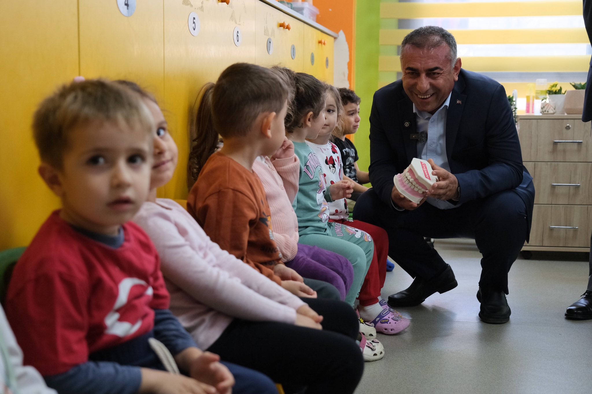 Minik gülüşlerin sağlığı için önemli iş birliği