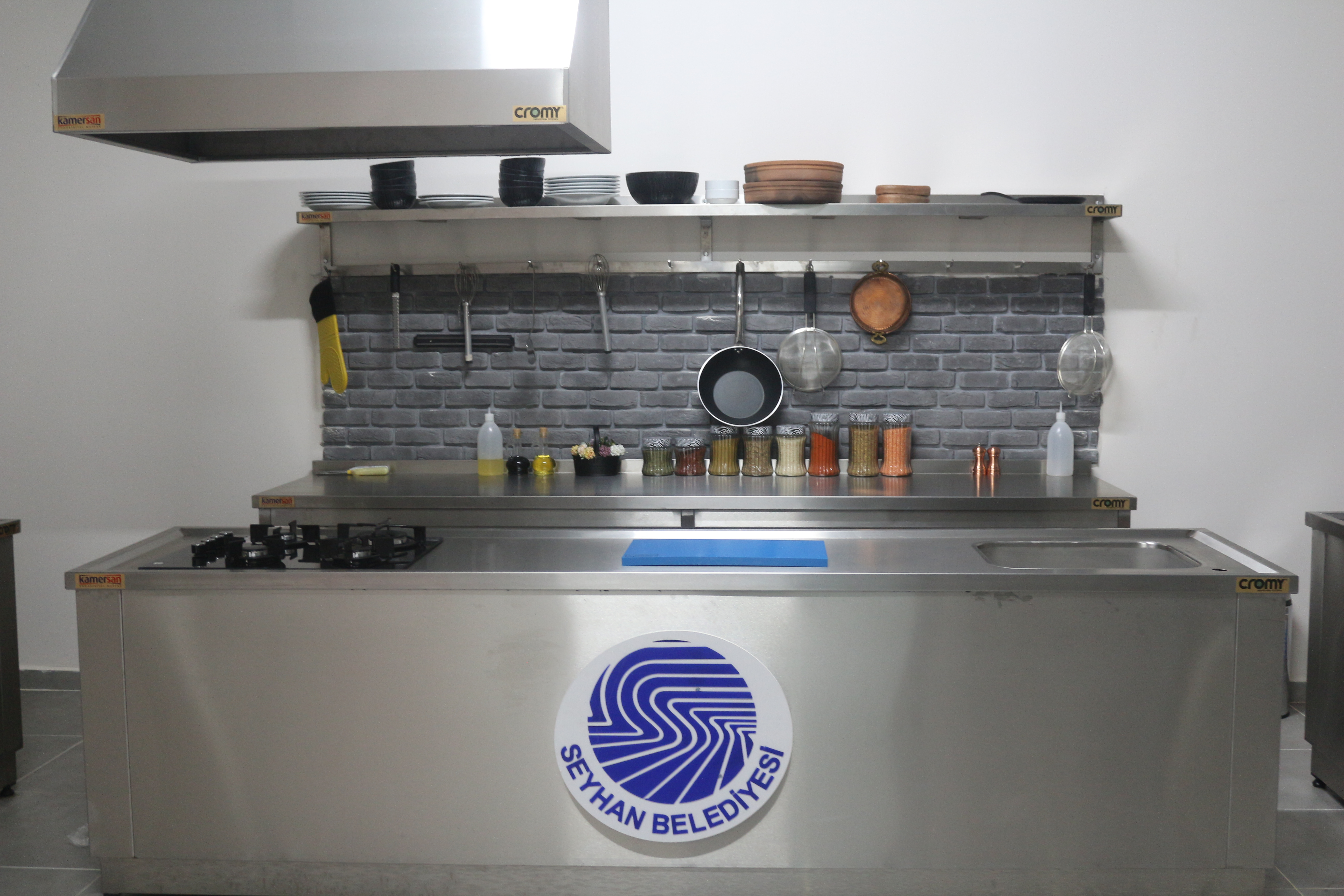 Seyhan’da dayanışmanın yeni durağı: Selman-ı Pak Mutfağı, açıldı