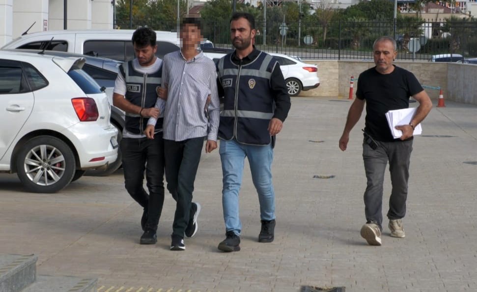 Silahlı saldırı sonrasında kask ve silahını düşüren saldırgan tutuklandı!