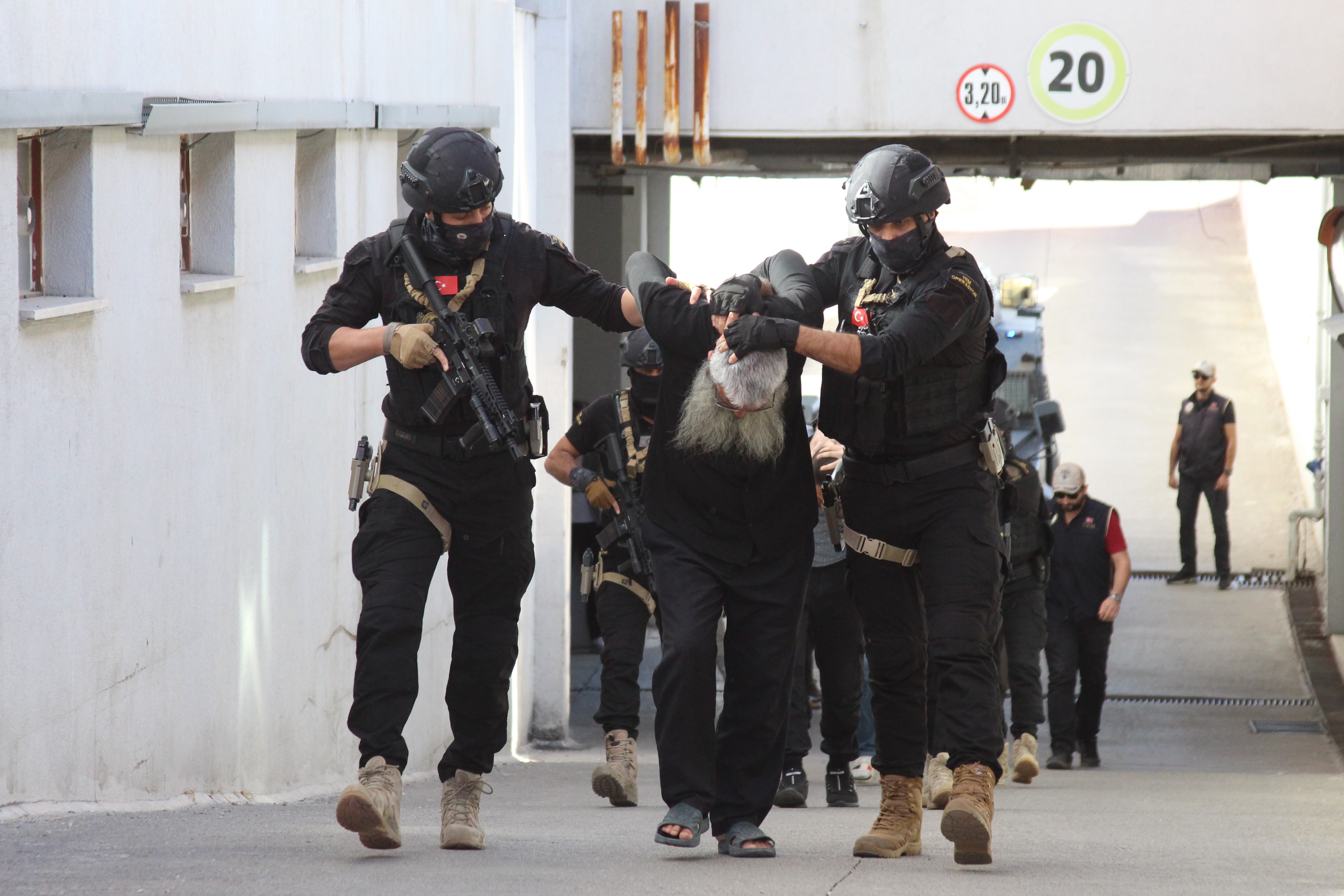 Adana'daki DEAŞ operasyonu: Sözde Türkiye emiri ile birlikte 6 şüpheli tutuklandı