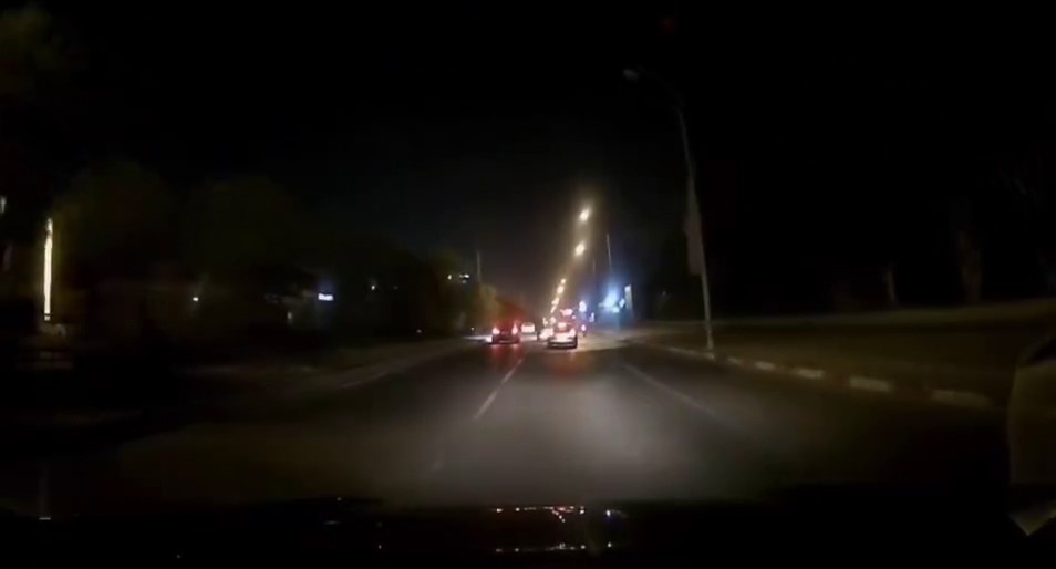 Makas atmaya çalıştı, motosiklete çarptı