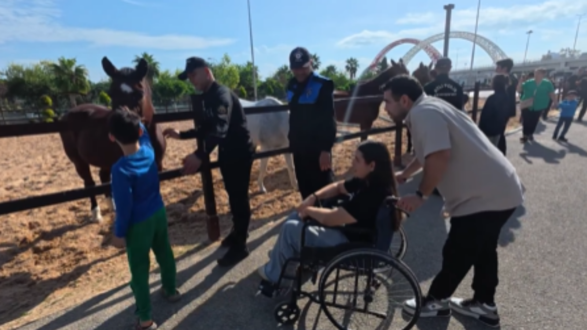 Adana'da polisler, özel çocuklarla atlı etkinlikte buluştu