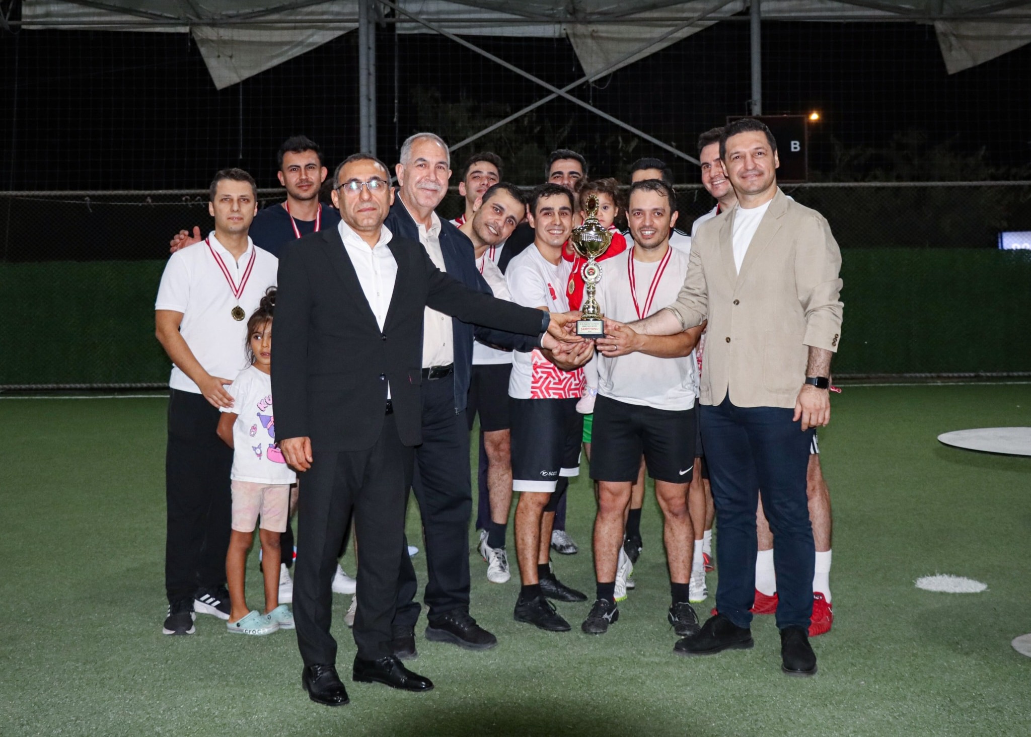 Adaletgücü, 21. Av. Savaş Bedir Futbol Turnuvası’nın şampiyonu oldu
