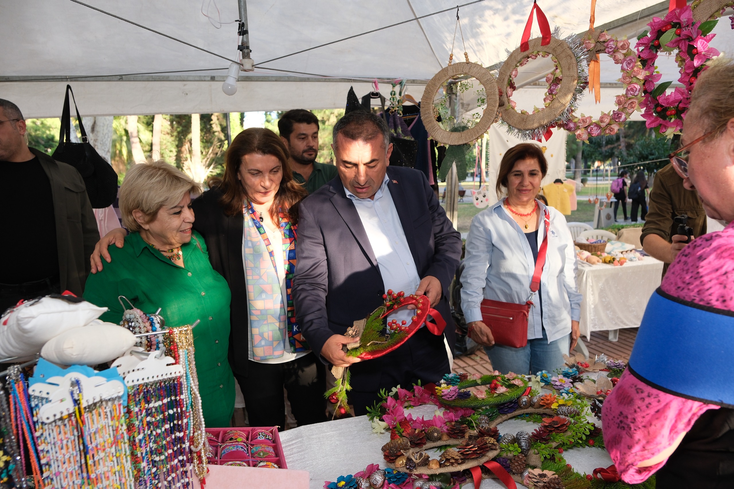 Adana'da Kadın Emeği Pazarı kuruldu