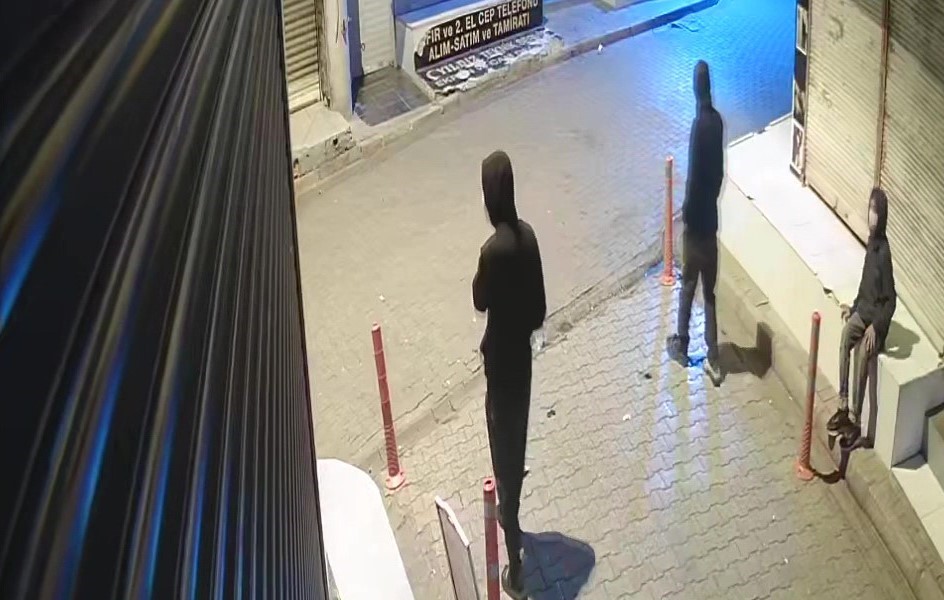 Adana'da, 3 kardeş iş yeri soydu!