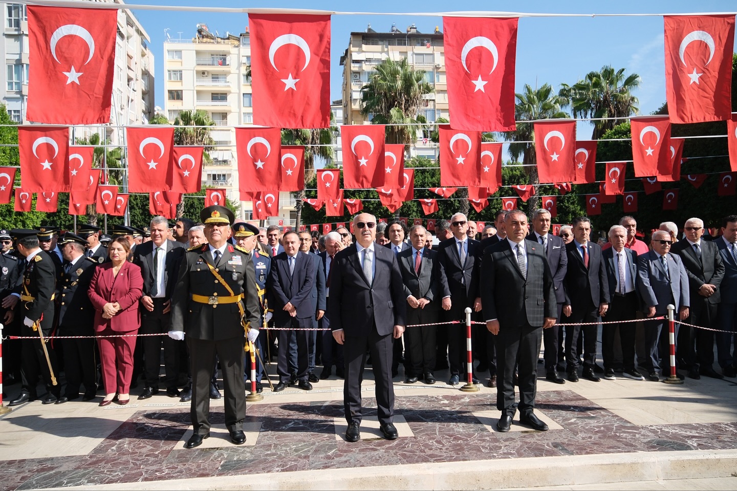 Adana’da 29 Ekim Cumhuriyet Bayramı için çelenk sunma töreni düzenlendi