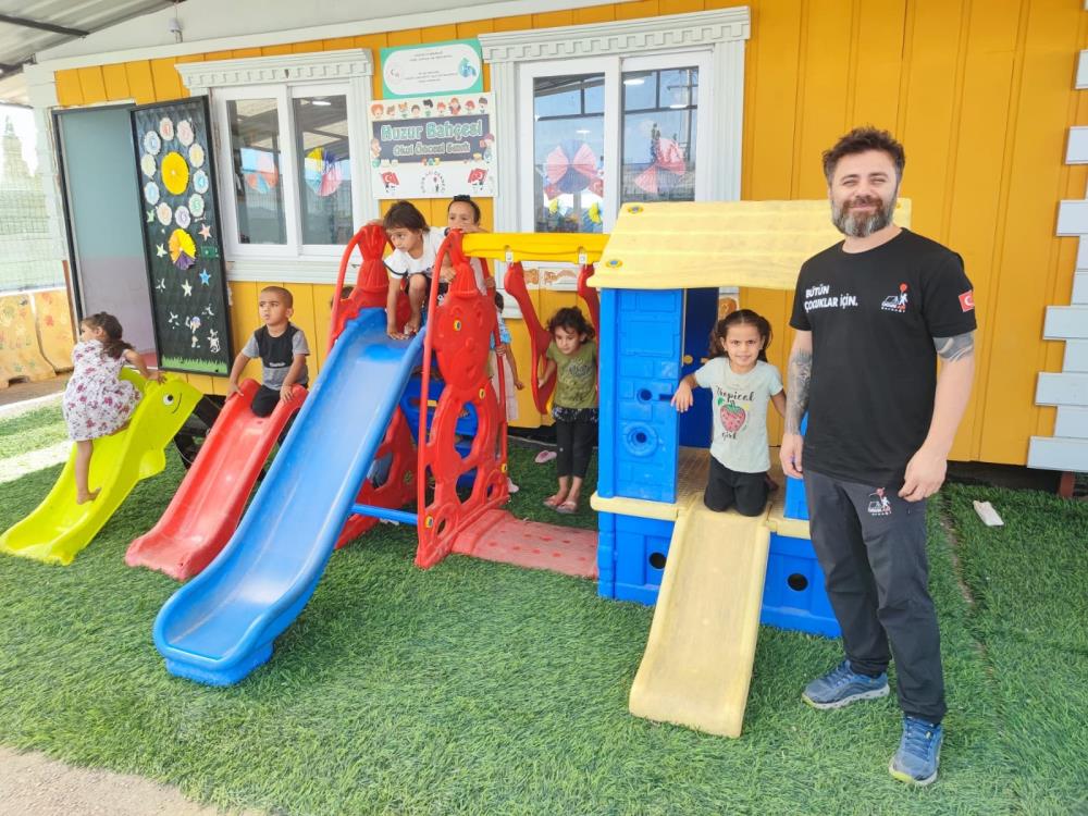 Tarım işçilerinin çocuklarına konteyner sınıfta eğitim