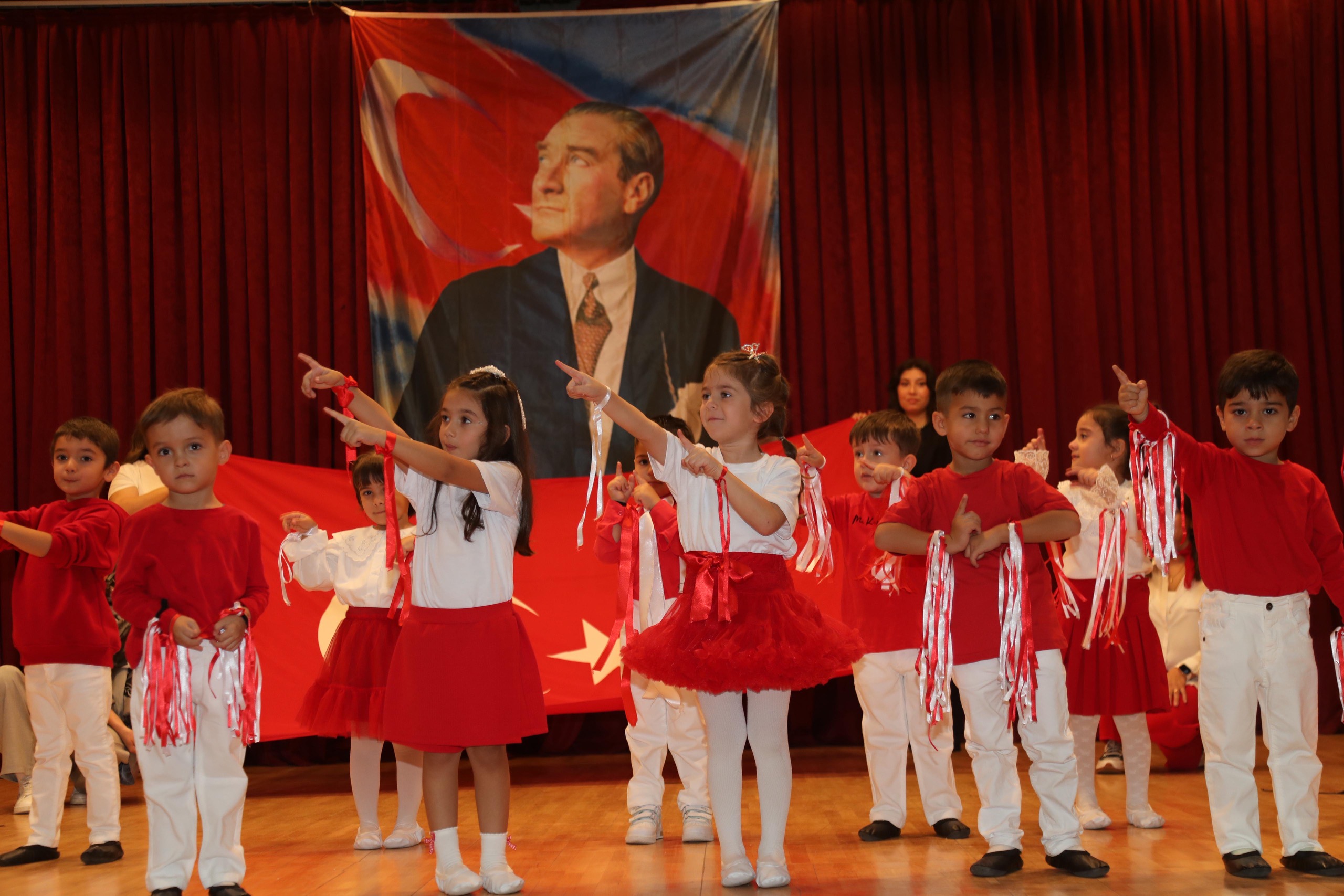 Yüreğir Belediyesi 29 Ekim Cumhuriyet Bayramı'nı coşkuyla kutladı