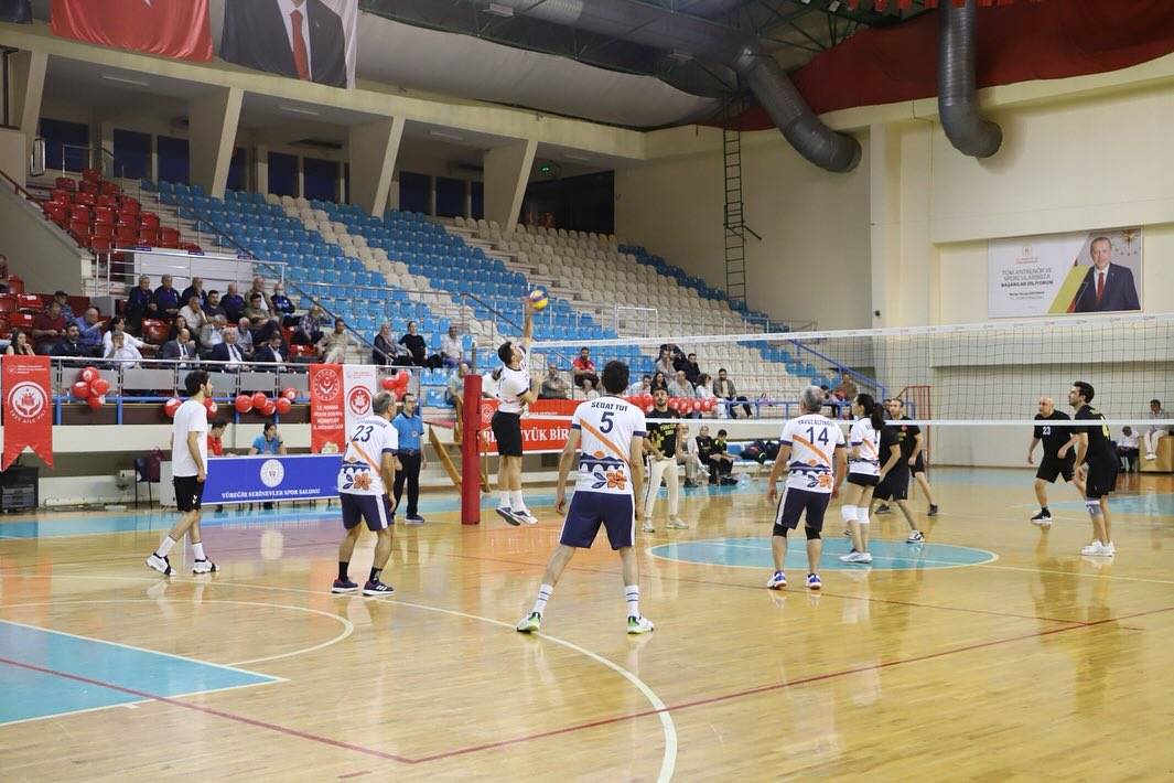 Adana Aile ve Sosyal Hizmetler İl Müdürlüğü’nde voleybol heyecanı